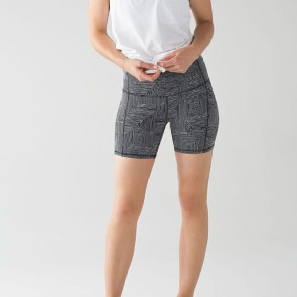 Lululemon Wunder Short 5"' Black/White Pattern High Rise Biker Yoga Training 4 - Picture 1 of 8